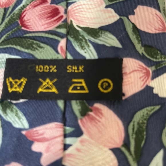 Nameless men’s tulip tie 100% silk like new 4”W x 58L. Tie  makes a statement! - Picture 3 of 6